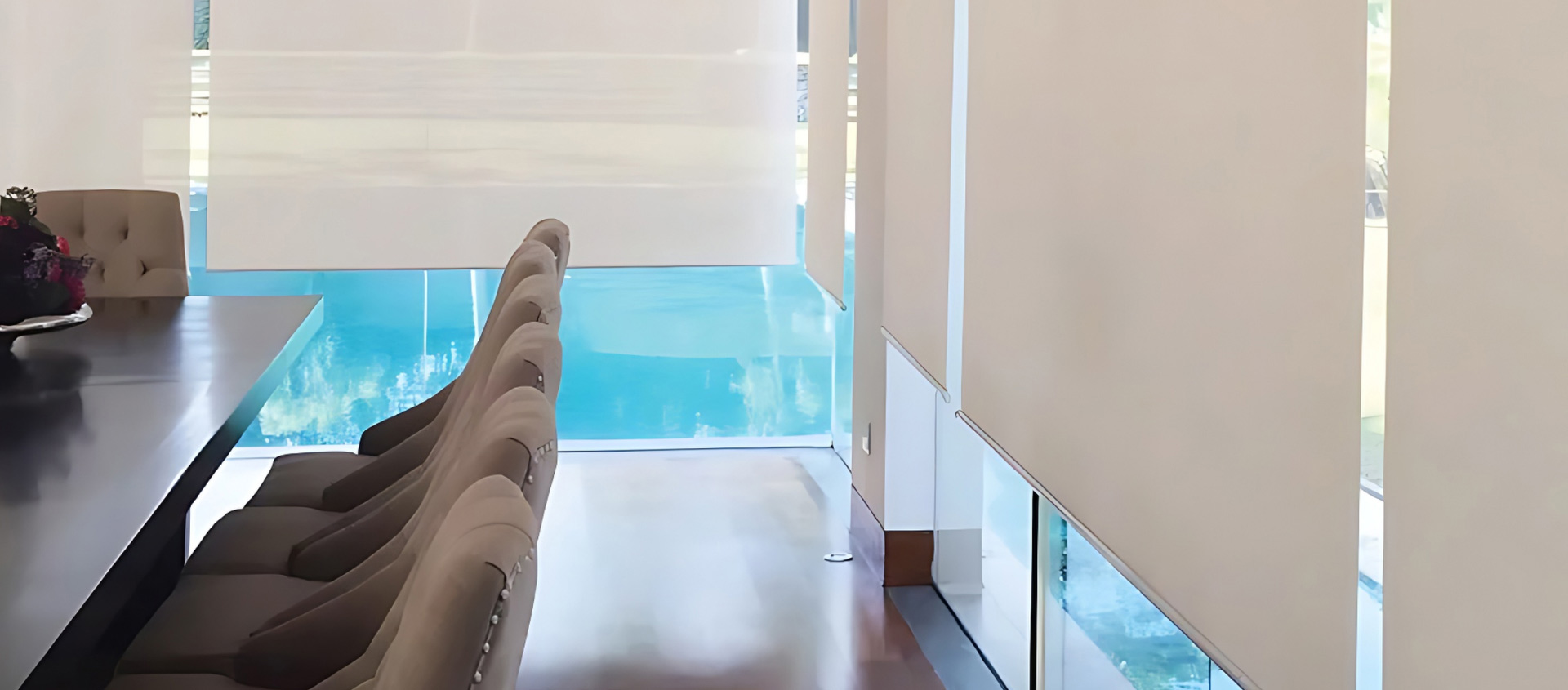 blinds-by-the-pool